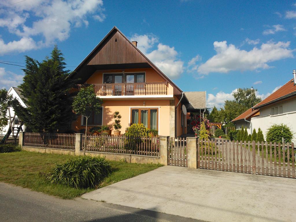 Valentin Vendeghaz Hotel Balatonlelle Bagian luar foto