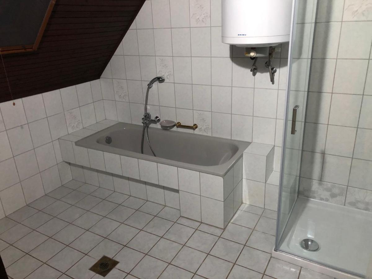 Valentin Vendeghaz Hotel Balatonlelle Bagian luar foto