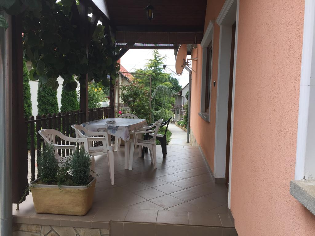 Valentin Vendeghaz Hotel Balatonlelle Bagian luar foto