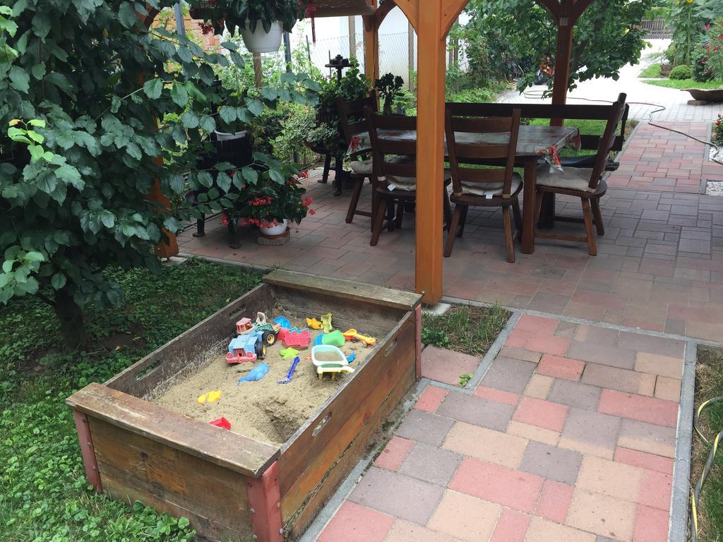 Valentin Vendeghaz Hotel Balatonlelle Bagian luar foto